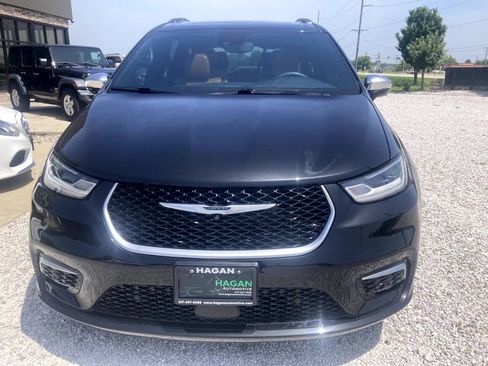 Used 2022 Chrysler Pacifica Pinnacle AWD/4WD image 3