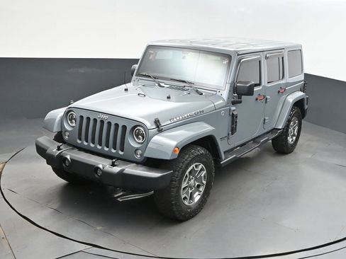 Used 2015 Jeep Wrangler Unlimited Rubicon w/ Connectivity Group image 30
