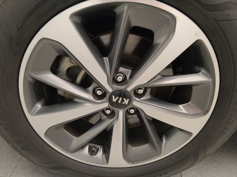 Used 2019 Kia Sorento EX FWD image 31