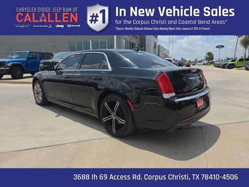 Used 2019 Chrysler 300 Touring L w/ Quick Order Package 22F RWD image 12