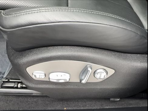 Used 2024 Porsche Macan AWD/4WD image 23