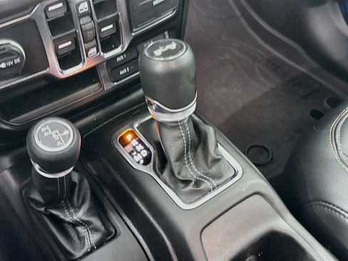 Used 2025 Jeep Wrangler Unlimited Sahara AWD/4WD image 18
