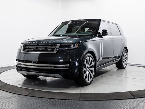 Used 2024 Land Rover Range Rover Long Wheelbase SE image 3