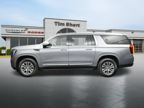Used 2025 GMC Yukon XL Denali AWD/4WD image 2