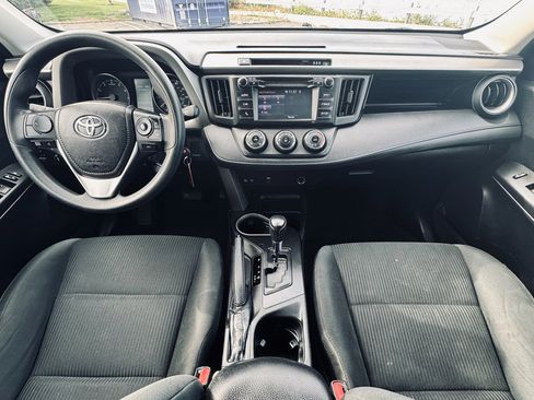 Used 2018 Toyota RAV4 LE image 18