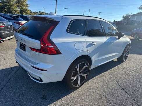 Used 2022 Volvo XC60 T8 R-Design w/ Advanced Package image 7