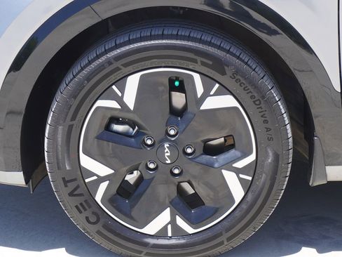 Used 2023 Kia Niro Wave FWD image 4