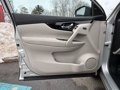 Used 2022 Nissan Rogue Sport SL w/ Premium Package image 9