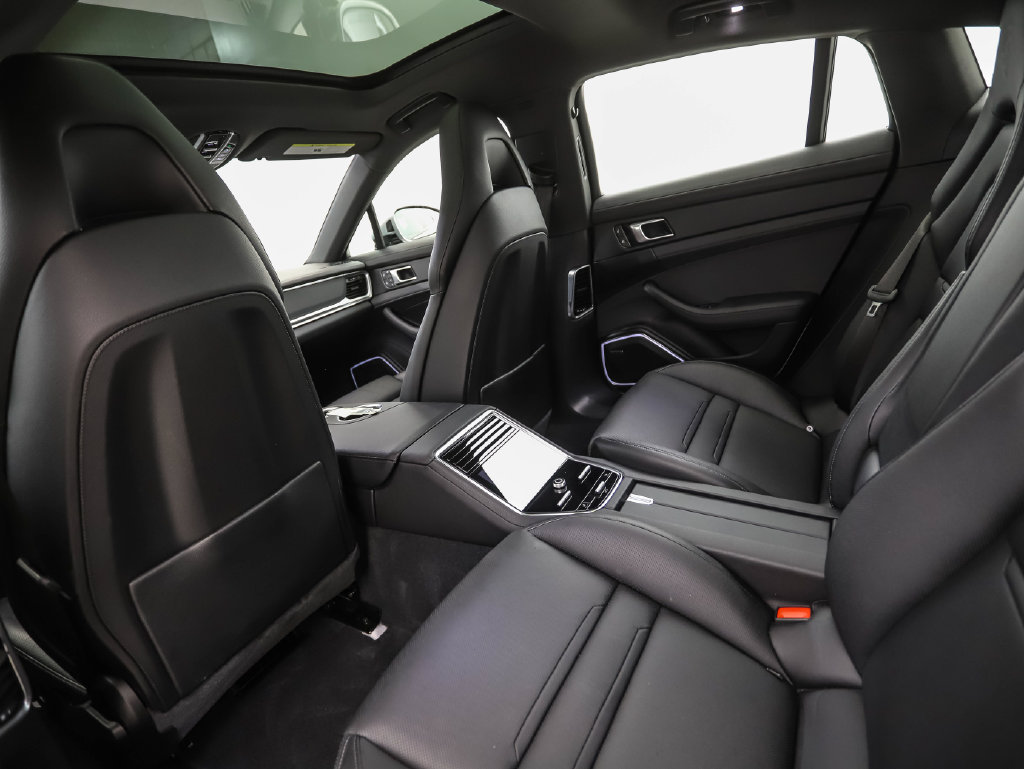 Used 2023 Porsche Panamera 4 Platinum Edition AWD/4WD image 21