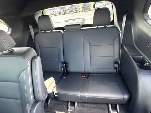 Used 2025 Buick Enclave Preferred AWD/4WD image 23