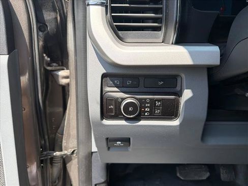 Used 2023 Ford F250 XLT w/ XLT Premium Package AWD/4WD image 11
