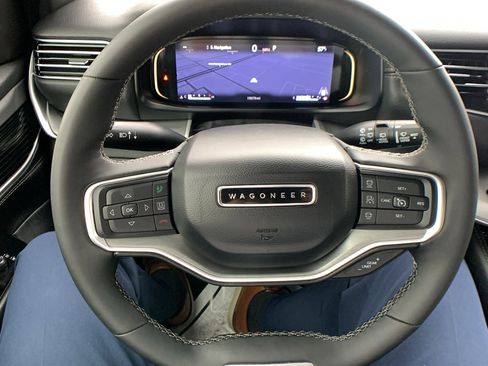 Used 2025 Jeep Wagoneer 4WD image 16