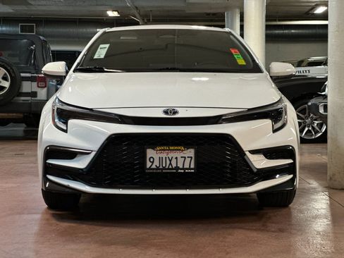 Used 2024 Toyota Corolla SE w/ SE Package image 8