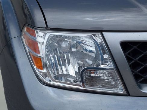 Used 2020 Nissan Frontier SV AWD/4WD image 9