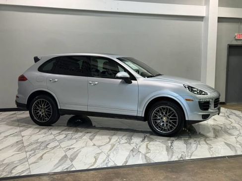 Used 2017 Porsche Cayenne Platinum Edition AWD/4WD image 5