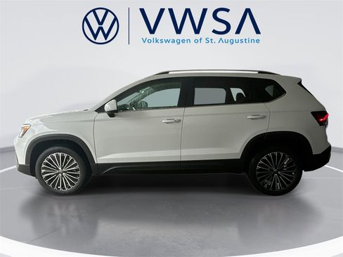 New 2026 Volkswagen Taos SE image 4