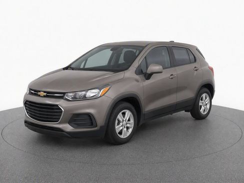 Used 2022 Chevrolet Trax LS w/ Tint and Cruise Package FWD image 2