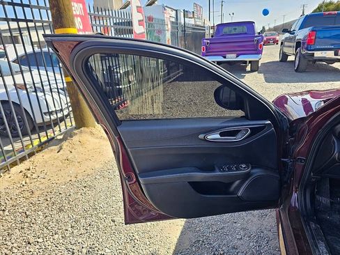 Used 2017 Alfa Romeo Giulia image 32