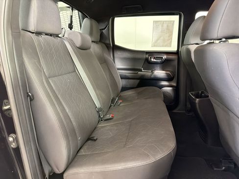 Used 2016 Toyota Tacoma TRD Sport image 28