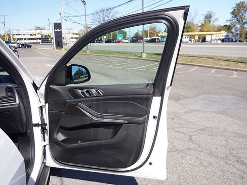 Used 2023 BMW X5 xDrive40i w/ Premium Package image 32