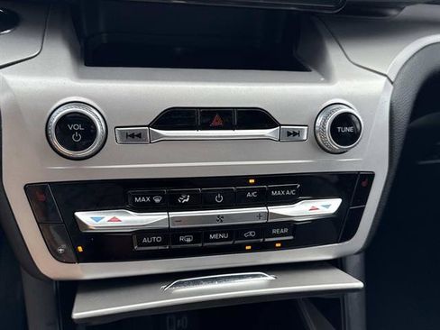 Used 2023 Ford Explorer XLT w/ Equipment Group 202A AWD/4WD image 19
