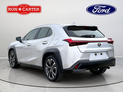 Used 2019 Lexus UX 200 w/ Premium Package FWD image 4