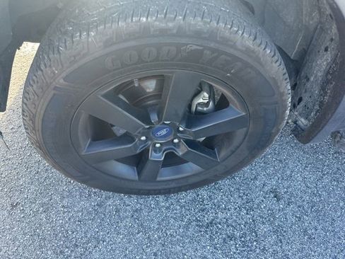 Used 2020 Ford F150 Lariat RWD image 10