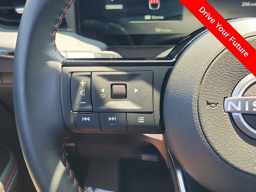 Used 2025 Nissan Kicks SR FWD image 7