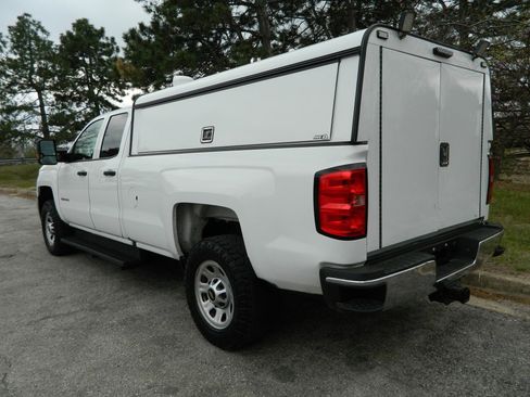 Used 2018 Chevrolet Silverado 2500 W/T w/ Snow Plow Prep Package image 6