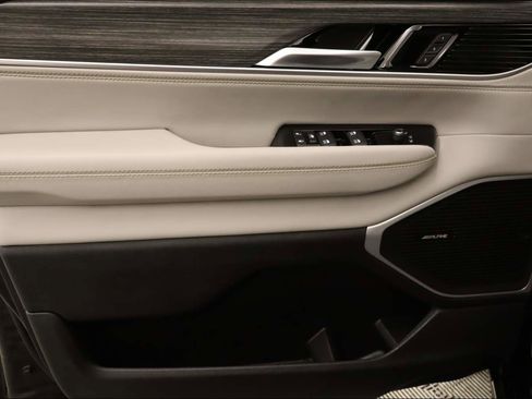 Used 2024 Jeep Wagoneer L Series II w/ Flexible Seating Group image 20