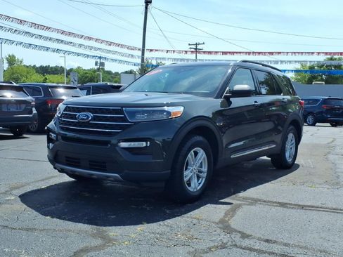 Certified 2023 Ford Explorer XLT w/ Equipment Group 202A AWD/4WD image 3
