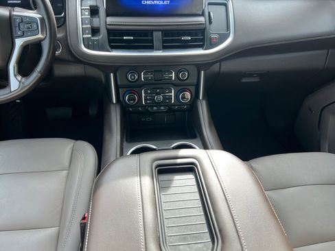 Used 2021 Chevrolet Tahoe Z71 w/ Z71 Off-Road Package AWD/4WD image 11