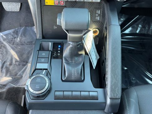 Certified 2025 Toyota Tacoma SR5 image 28