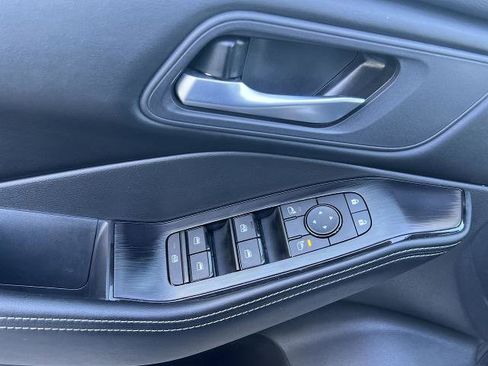 Used 2025 Nissan Rogue SV FWD image 56