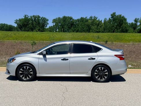 Used 2019 Nissan Sentra SR FWD image 11