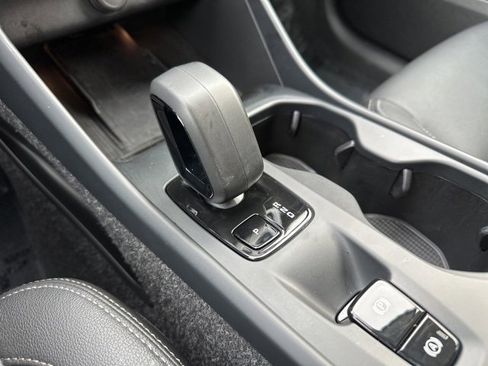 Certified 2025 Volvo XC40 B5 Core image 19