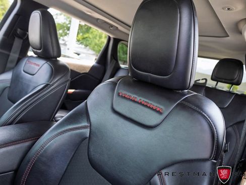 Used 2019 Jeep Cherokee Trailhawk w/ Comfort/Convenience Group AWD/4WD image 22