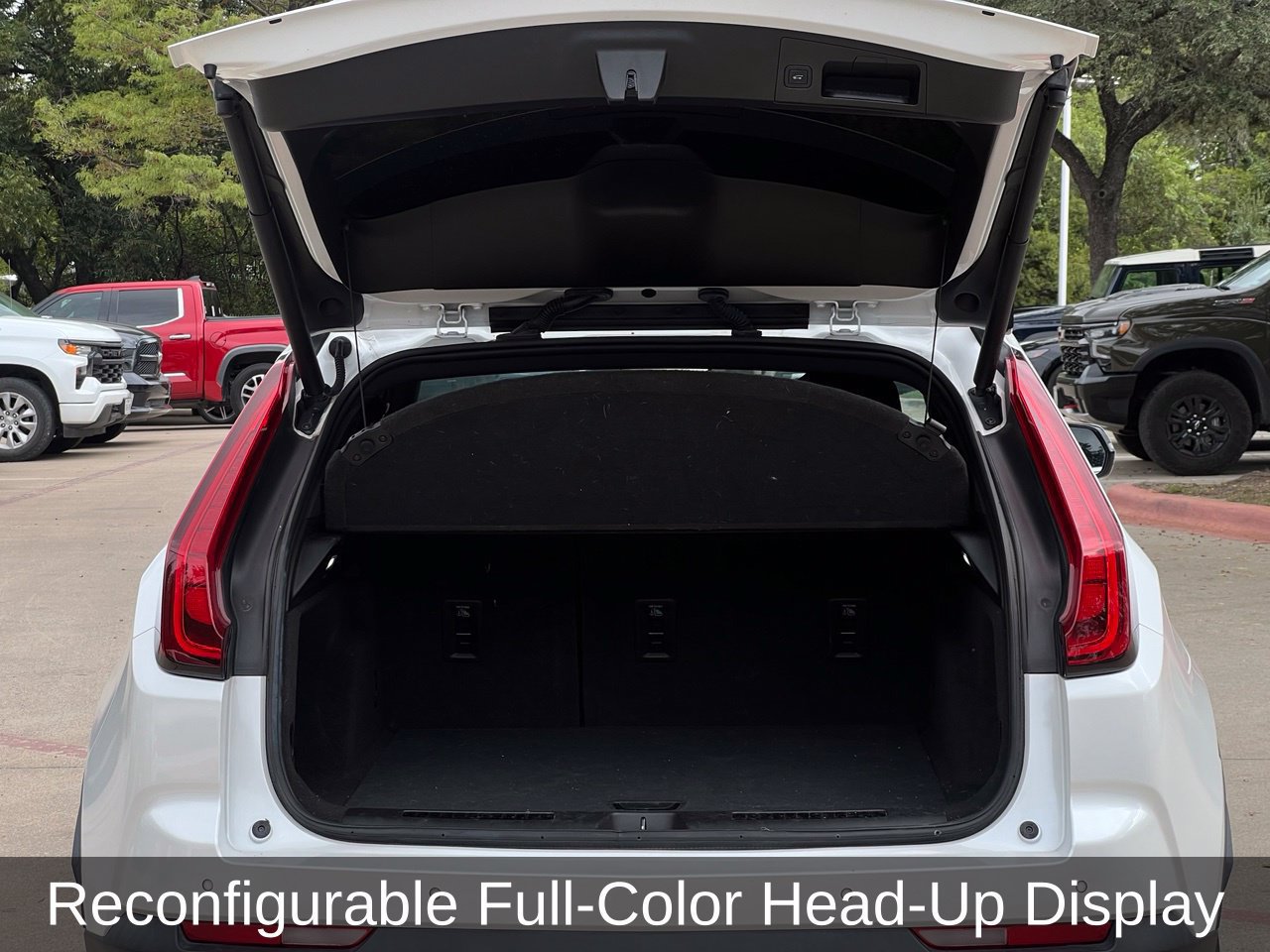 Used 2023 Cadillac XT4 Premium Luxury w/ Technology Package FWD image 23