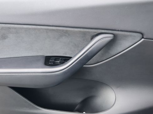 Used 2021 Tesla Model Y Long Range image 12