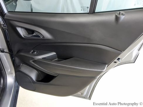 Used 2025 Chevrolet Trax LT FWD image 21
