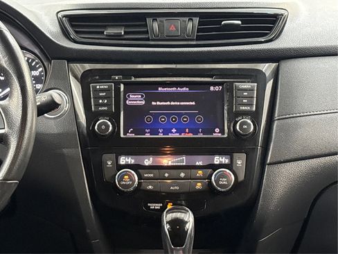 Used 2018 Nissan Rogue SV AWD/4WD image 19