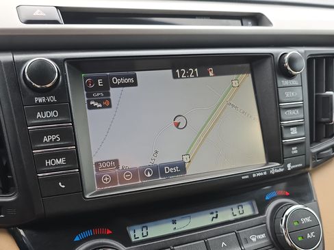 Used 2016 Toyota RAV4 XLE w/ Convenience Package FWD image 22