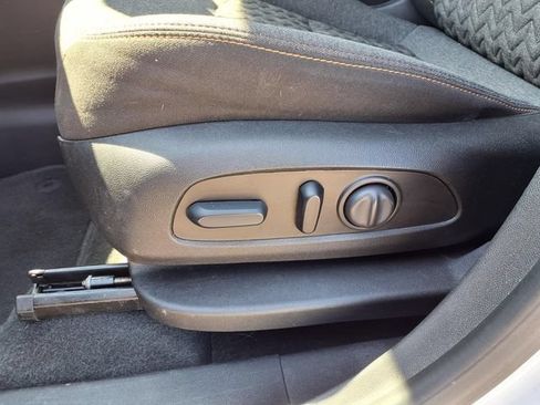 Used 2023 Chevrolet Equinox LT FWD image 68