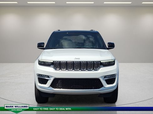 Used 2023 Jeep Grand Cherokee Summit w/ Luxury Tech Group V AWD/4WD image 9