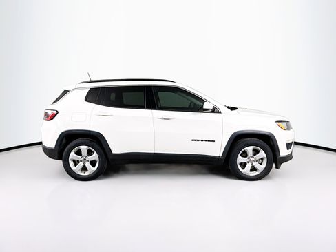 Used 2021 Jeep Compass Latitude FWD image 2