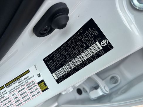 Used 2025 Toyota Corolla LE image 27