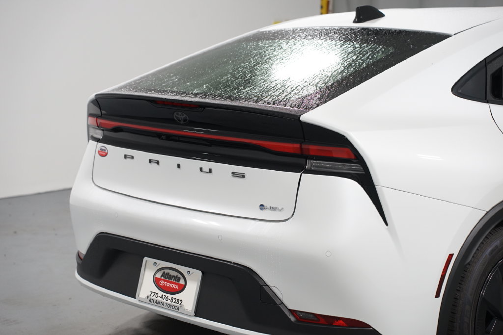New 2027 Toyota Prius LE FWD image 9