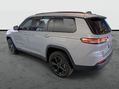 Used 2024 Jeep Grand Cherokee L Limited w/ Black Appearance Package AWD/4WD image 2