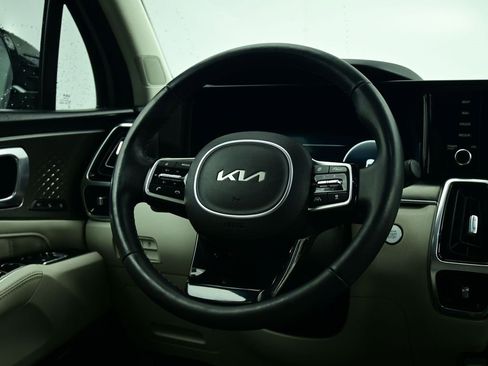 Certified 2023 Kia Sorento SX image 9