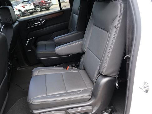 Used 2025 GMC Yukon XL Denali AWD/4WD image 15